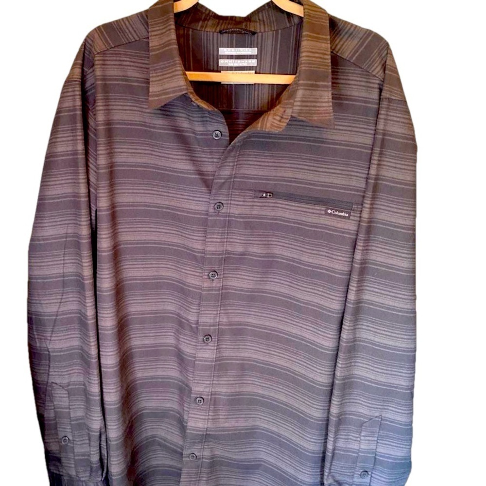 Columbia Mans XXL/2TG flannel like shirt long sleeve in a super sharp gray